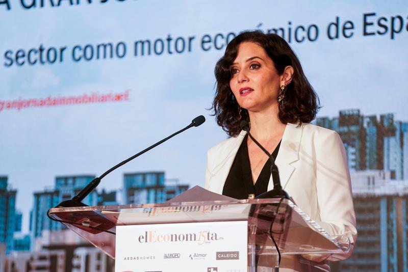 Acciona, El Corte Inglés y Santander empezarán a vacunar en Madrid