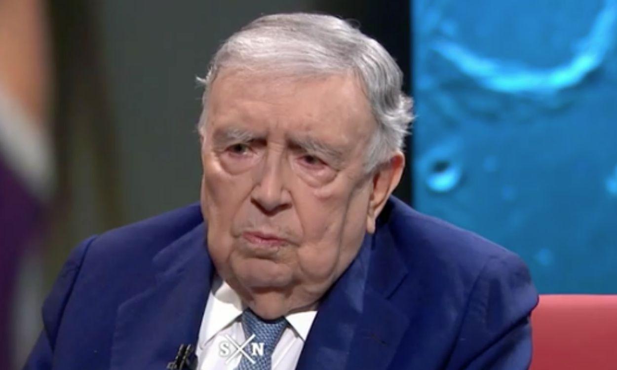 La Razón rescata a Luis María Anson, que liquida su sicav y se reconcilia con Planeta