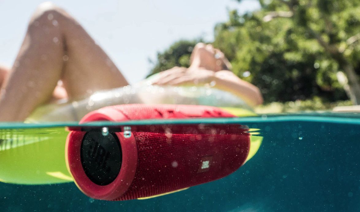 Altavoces son perfectos para el verano: suenan genial y resisten al agua