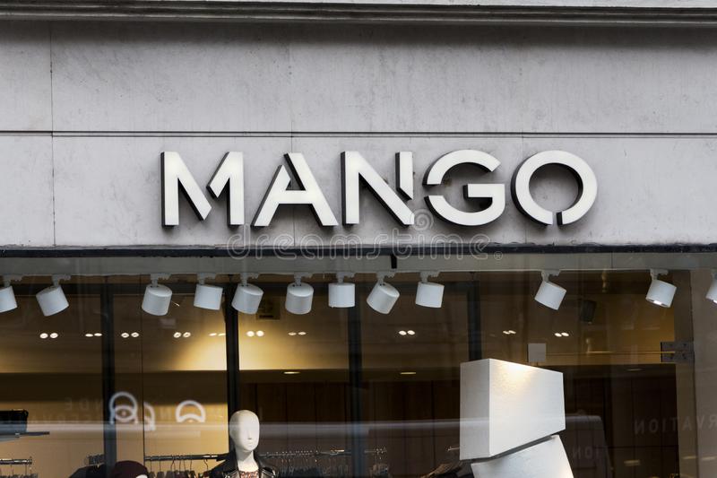 La toalla de Mango más vendida para ir a la playa con estilo este verano