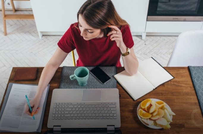 cuanto cobrar por hora de trabajo diseno web