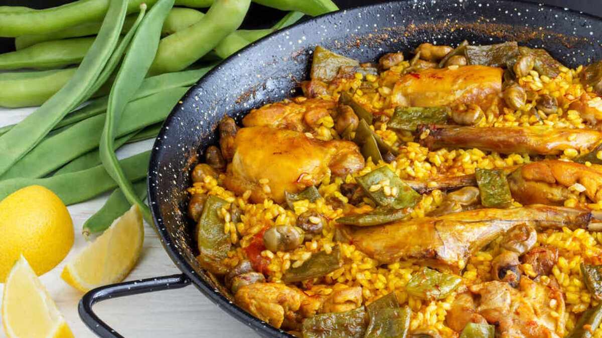 Paella: ¿Cuánto arroz y agua hay que echar por persona?