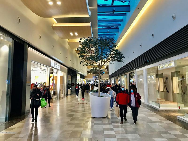 La afluencia de visitantes a centros comerciales remonta un 8,1% en junio