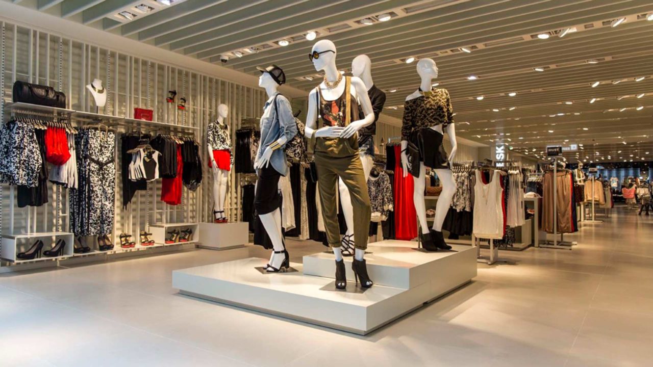El vestido babydoll por 3,99 y otras gangas de las rebajas de Bershka