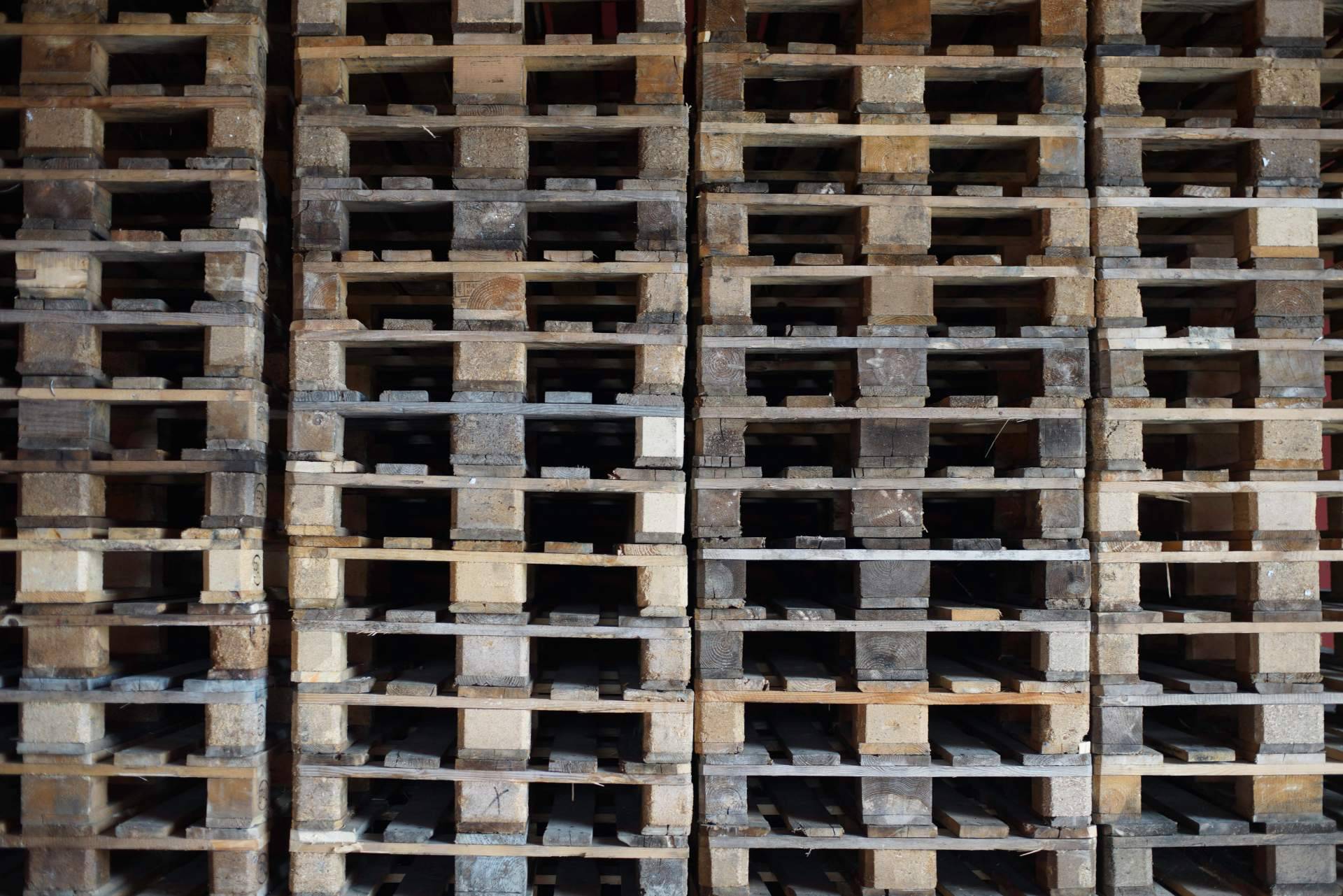 palés reciclados de madera en una de las empresas líderes en el sector