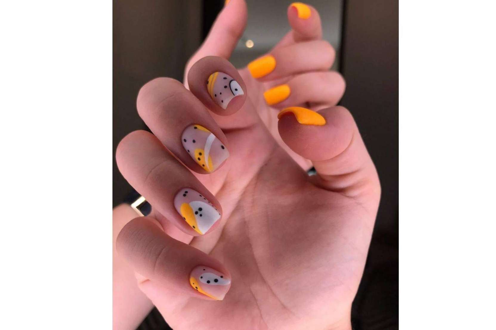 El salón Luxnail & Beauty realiza la manicura rusa, la última tendencia para lucir uñas perfectas