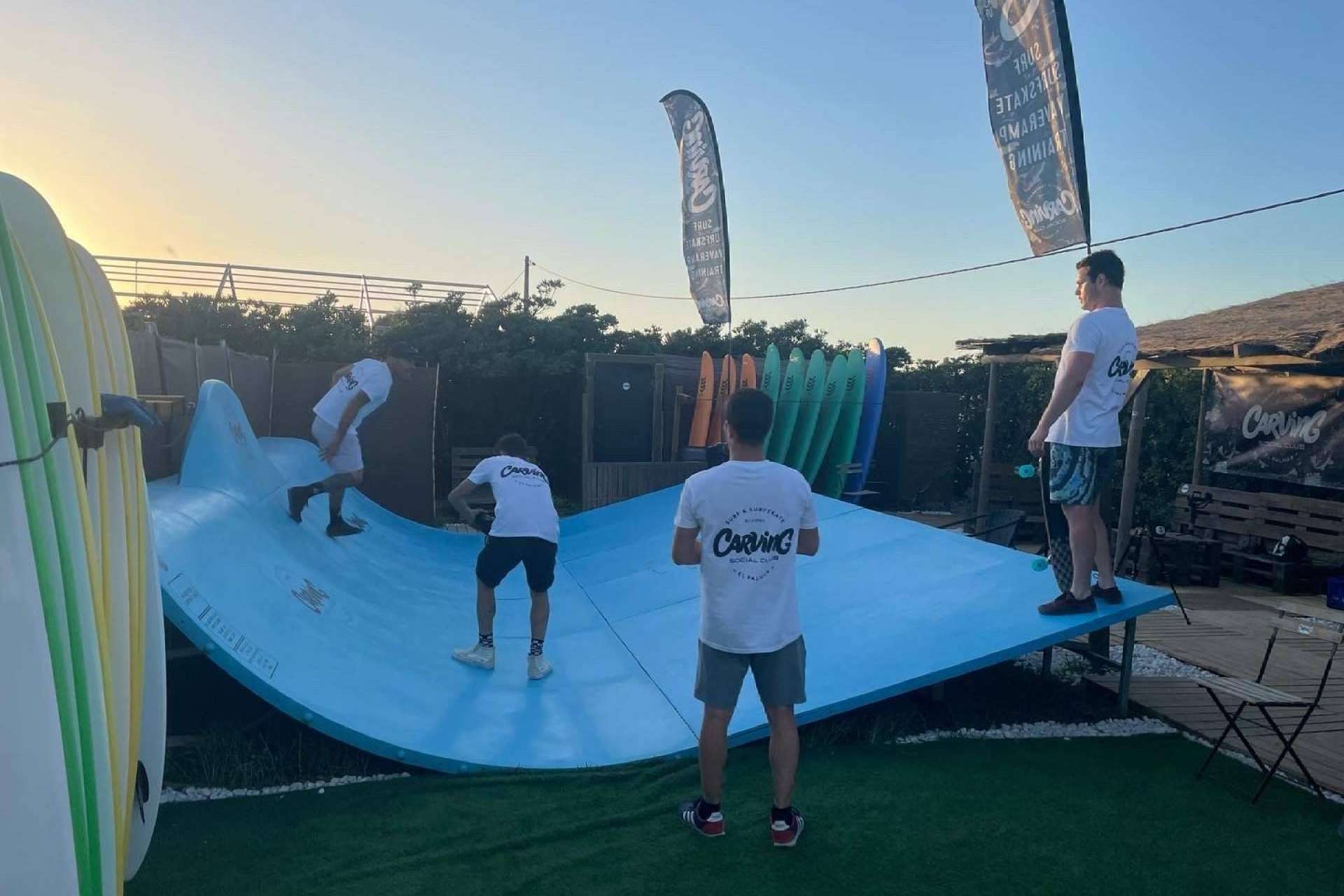 El éxito de la nueva escuela de surf de Carving Social Club