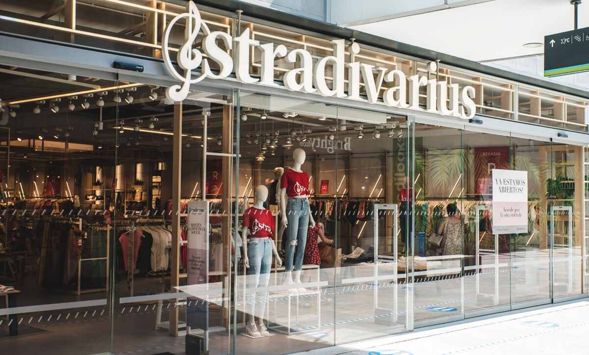 Stradivarius apuesta por el estampado con estas prendas en rebajas