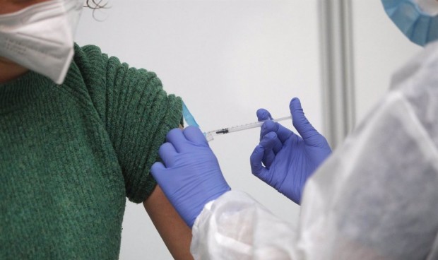 vacuna dosis brazo Merca2.es