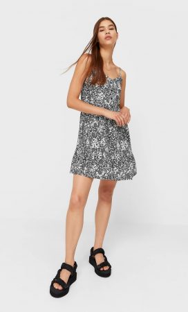 Simple, pero elegante: el vestido camisero de Stradivarius por 17,99 euros 37 Merca2.es vestido estampado