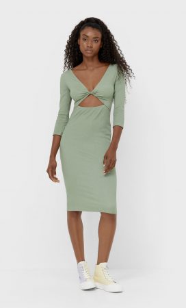 Simple, pero elegante: el vestido camisero de Stradivarius por 17,99 euros 33 Merca2.es vestidos stradivarius