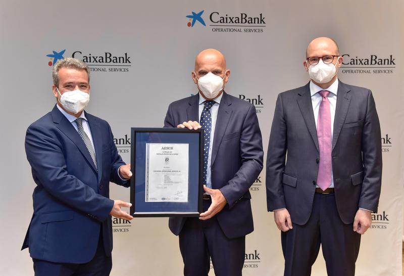 CaixaBank recibe la certificación de calidad de Aenor a su gestión interna