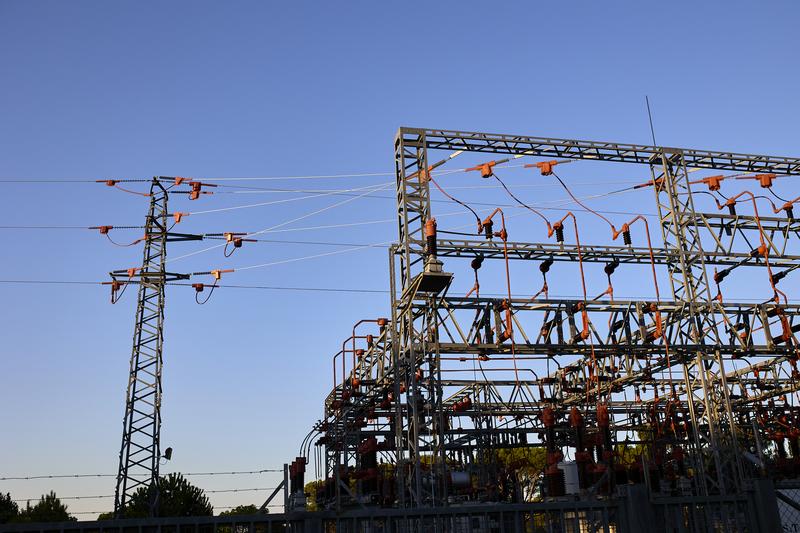 El precio de la luz vuelve a batir un récord este lunes y alcanza los 124,45 euros/MWh