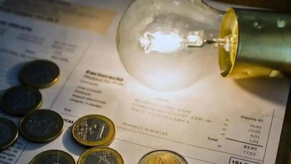 Trucos imprescindibles para ahorrar dinero en la factura de la luz
