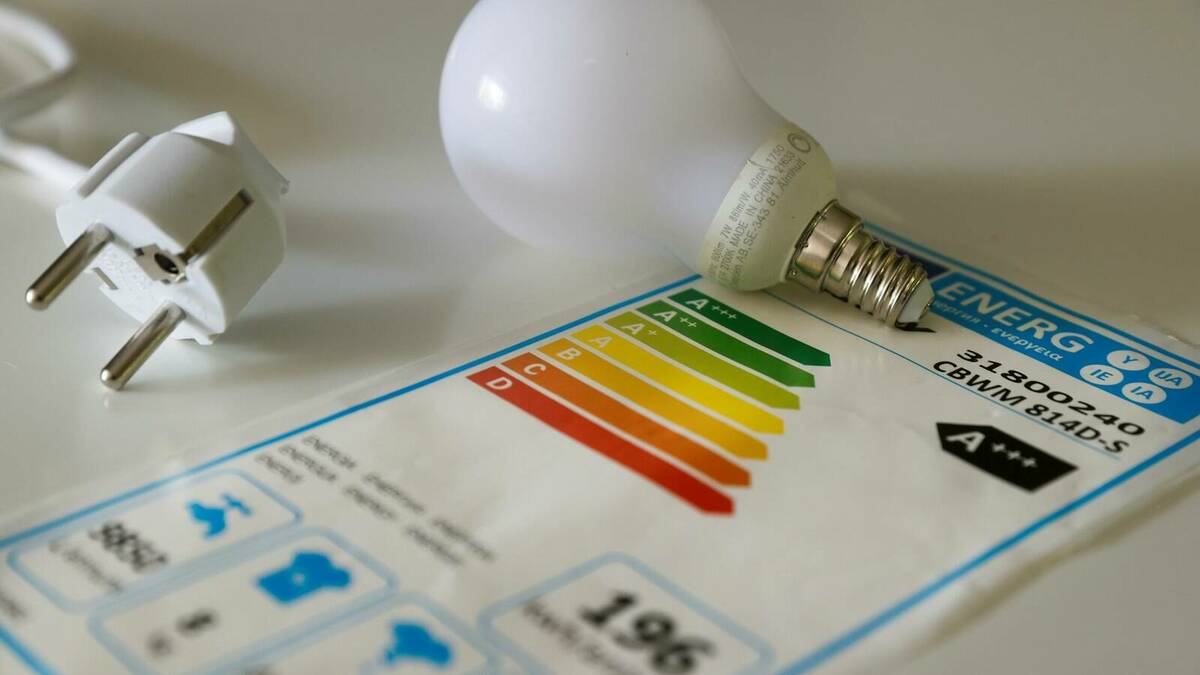 El precio de la luz baja por segundo día consecutivo este domingo