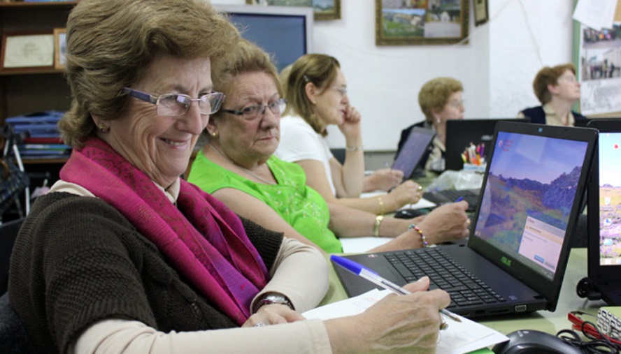 ADICAE pide a la banca que pague una campaña masiva de alfabetización digital