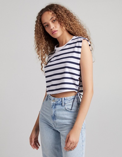 Camiseta Bershka luce up