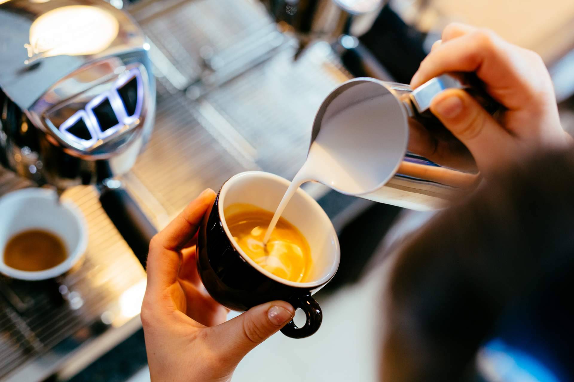 Encontrar una cafetería de barrio de toda la vida en Madrid es posible con Cafetería Las Palmeras