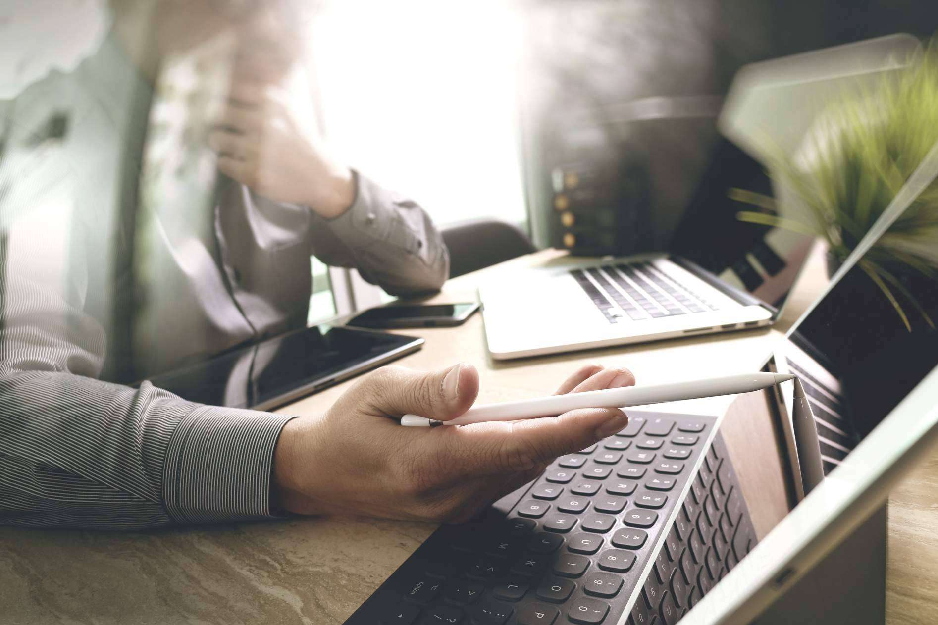 la opción para trabajar desde una laptop y vivir de Internet