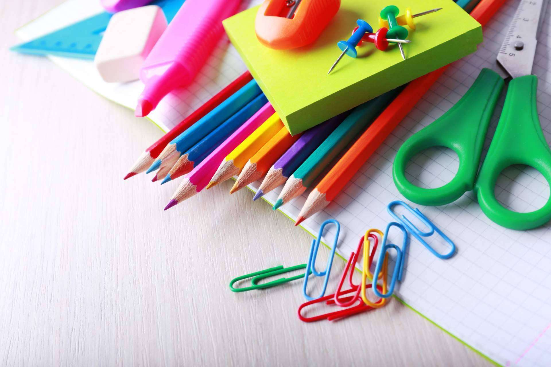 La vuelta al cole con el material escolar de Compra Etiquetas