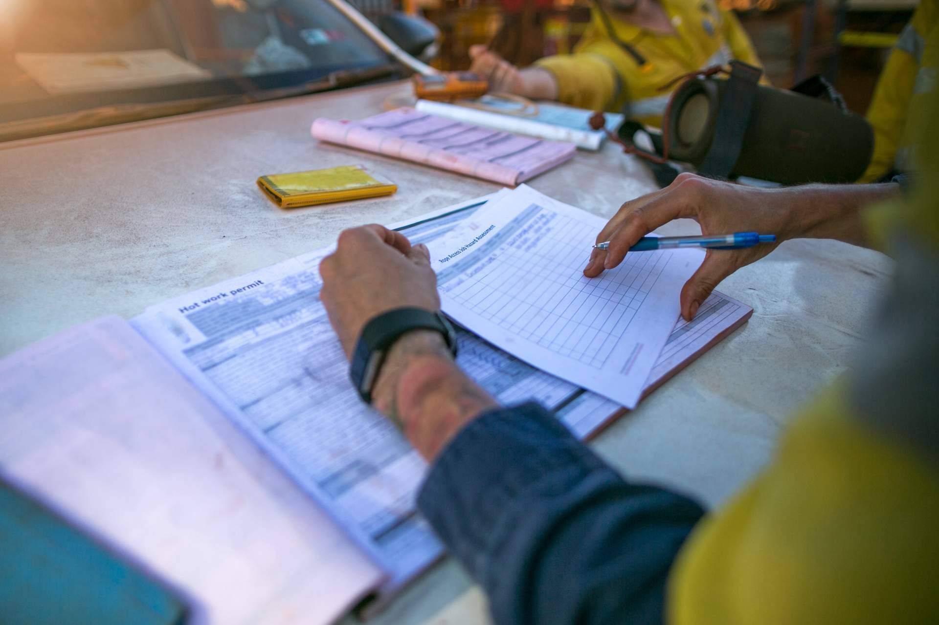 El permiso de trabajo en España por la firma de abogados Migrow