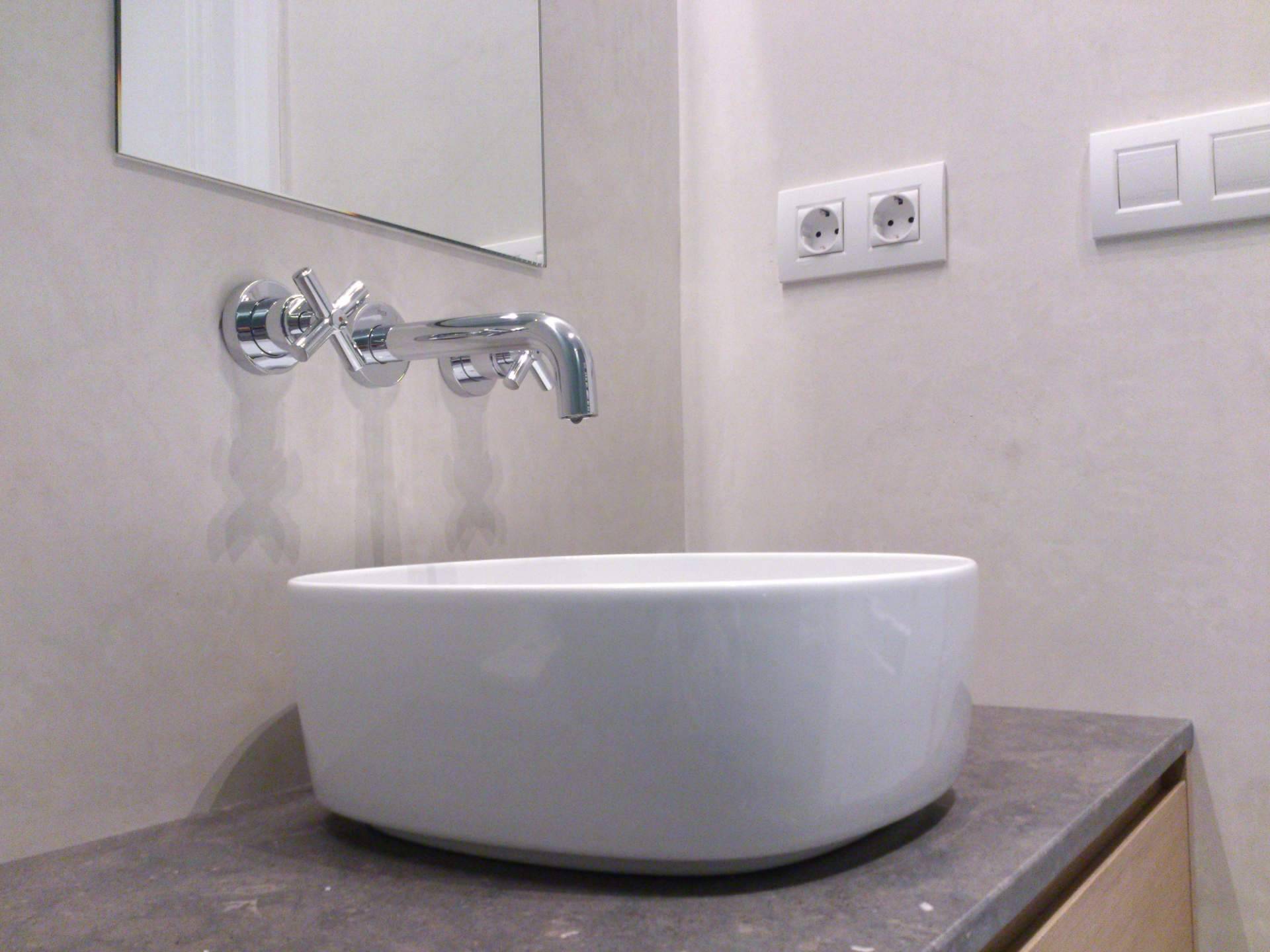 Revestimientos continuos ecológicos para baños en la empresa Easy Tadelakt