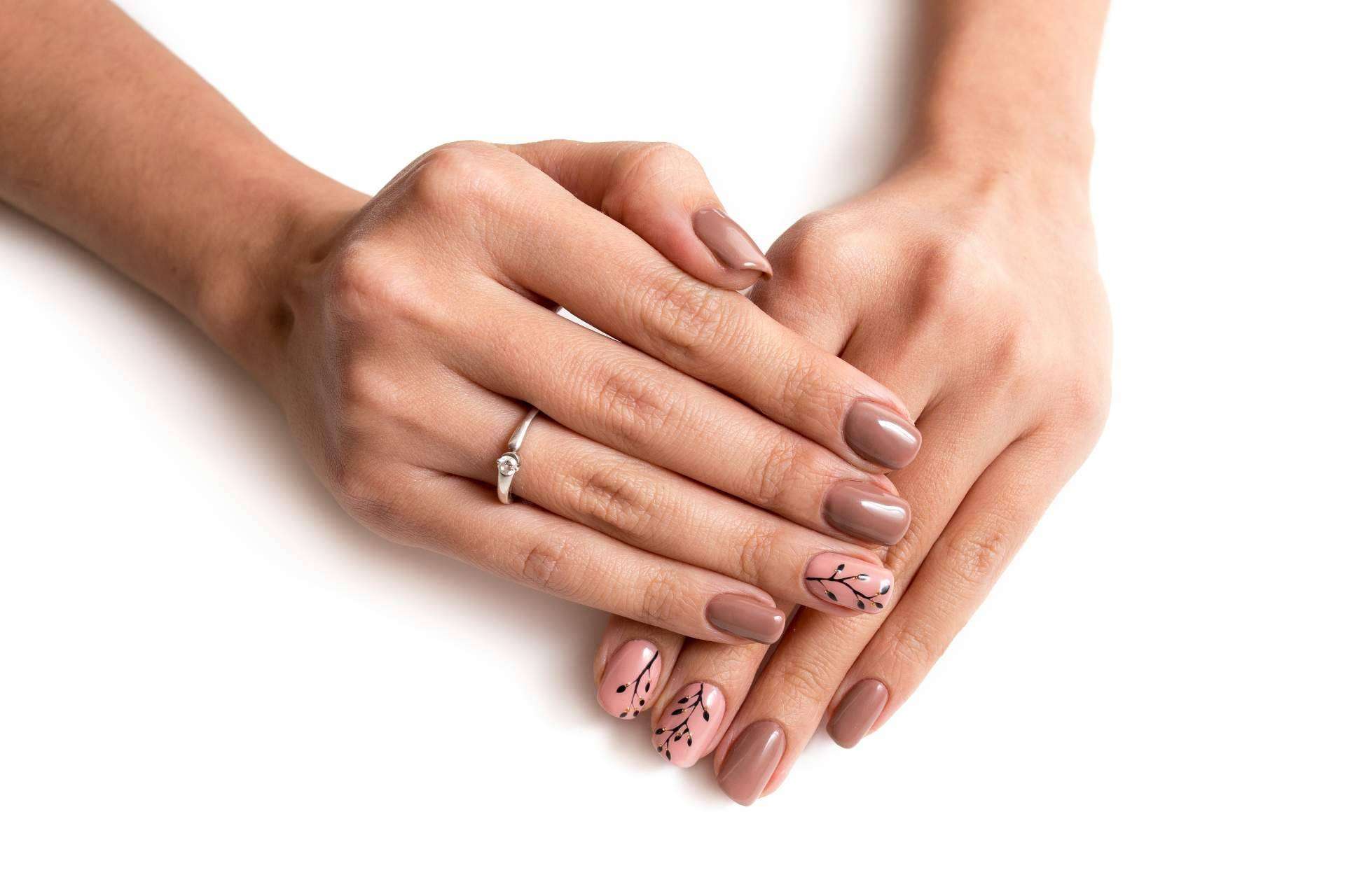 Crear una manicura creativa con los productos Semilac de Beauty & Shop