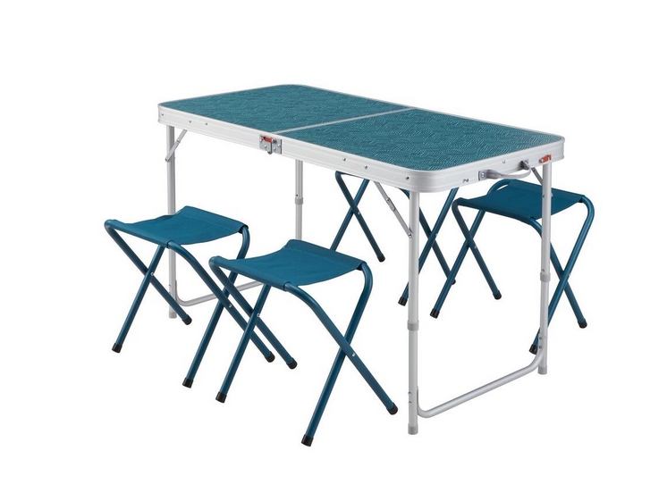 mesa plegable y asientos