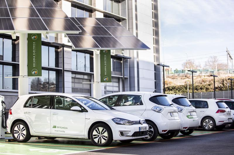 Iberdrola evalúa con los operadores de flotas los beneficios de electrificar sus vehículos