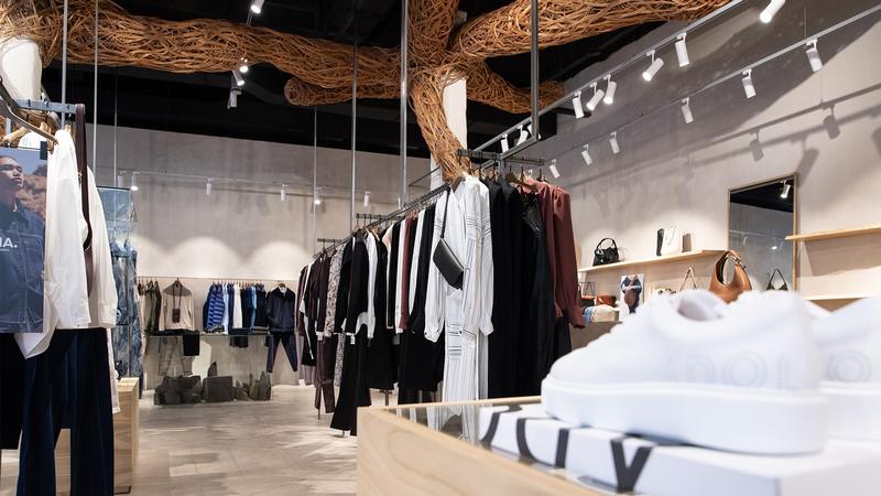 Adolfo Domínguez abre en Ourense y México DF su nuevo modelo de tiendas