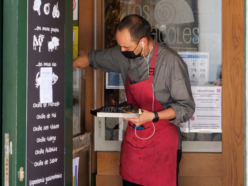 Los trabajadores en ERTE bajan hasta los 272.190 en agosto, casi 60.000 menos