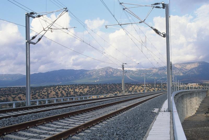 Adif adjudica a Thales, Ferrovial y Azvi la renovación de la línea Madrid-Sevilla por 136 millones de euros