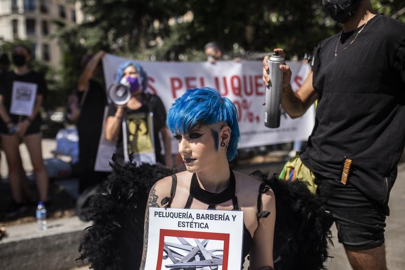 Las peluquerías, indignadas por el nuevo veto del PSOE en el Senado para la restitución del IVA reducido