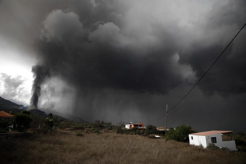 Los bancos ponen a disposición de los afectados sus viviendas en La Palma