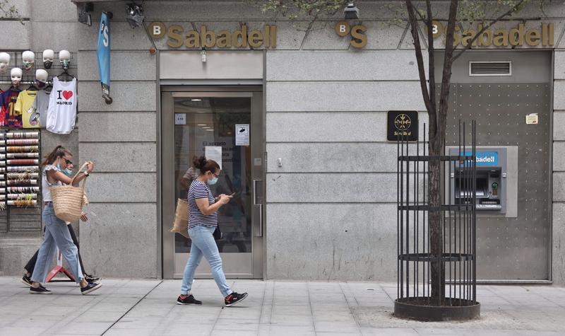 Sabadell rebaja en 200 salidas el ERE, hasta los 1.730 afectados