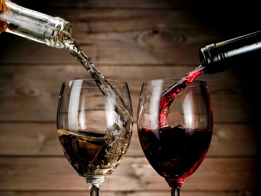 Tinto o blanco: qué vino es mejor y por qué