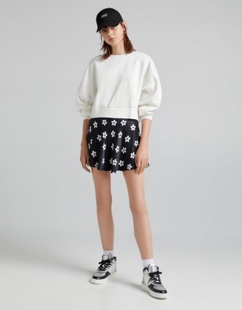 Falda mini satinada print Bershka