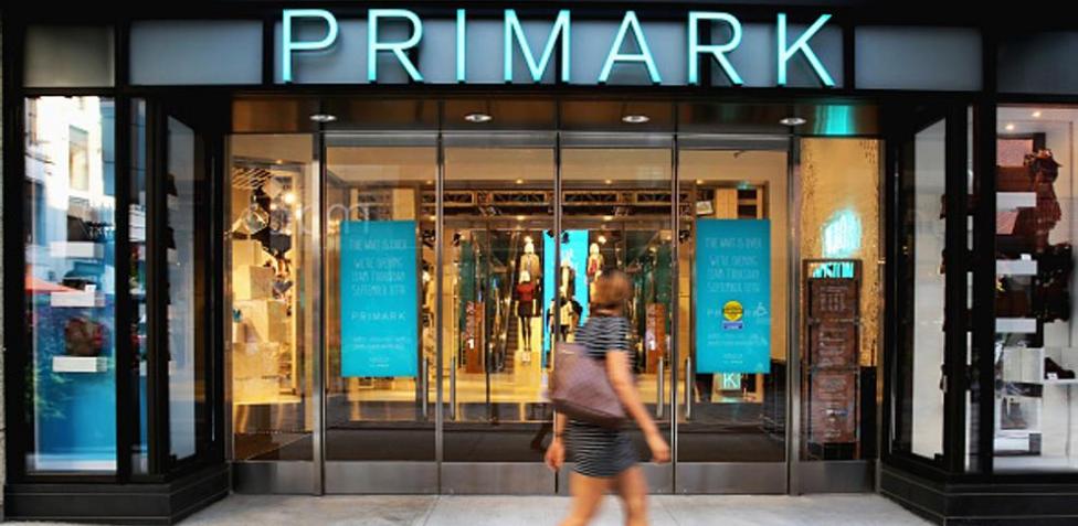 Primark apuesta por el estampado: 10 prendas premium a precio de saldo