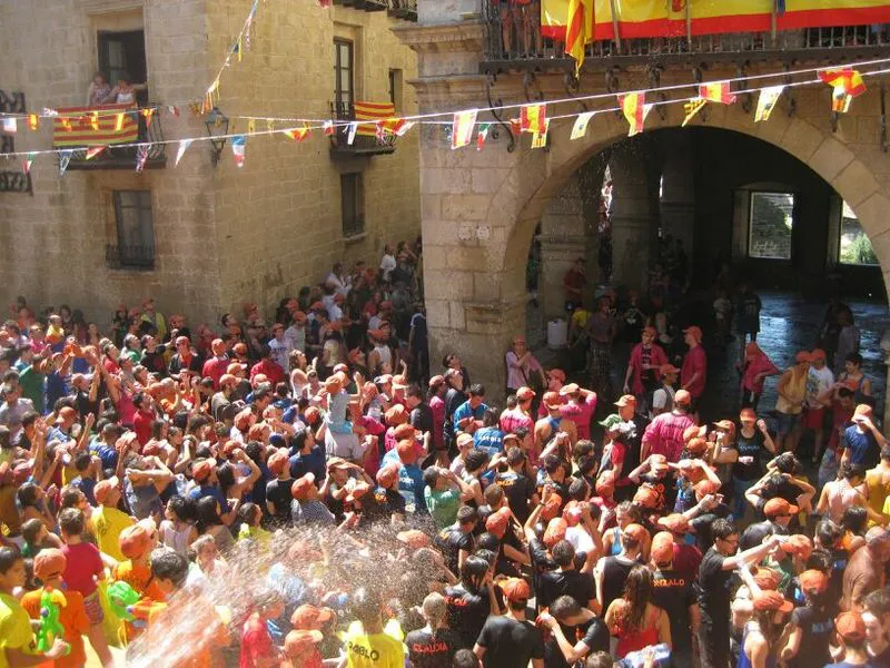 Estas son las cosas que solo pasan en las fiestas de los pueblos