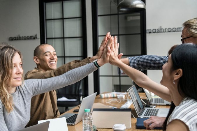 Consejos para motivar a los empleados 9 Merca2.es socializar empresa