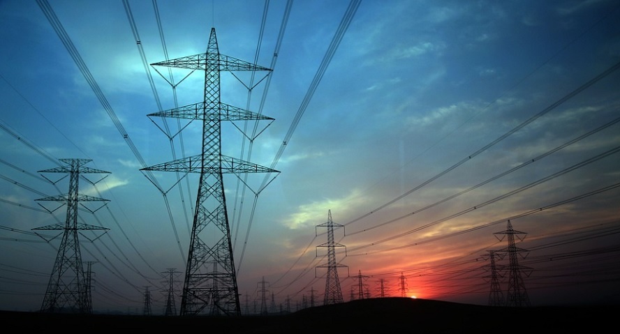 Eléctricas, accionistas y renovables: todos contra el Gobierno