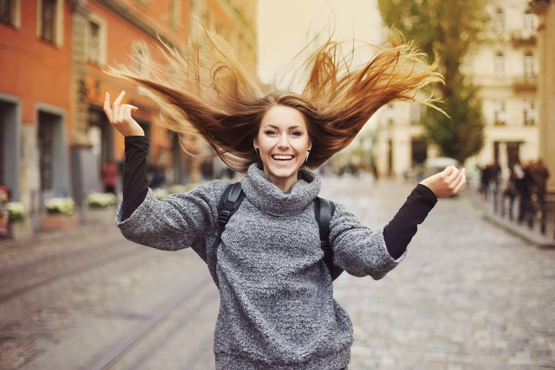 ¿Qué es la densificación capilar con micropigmentación para mujeres de Distrito Wellness Concept?