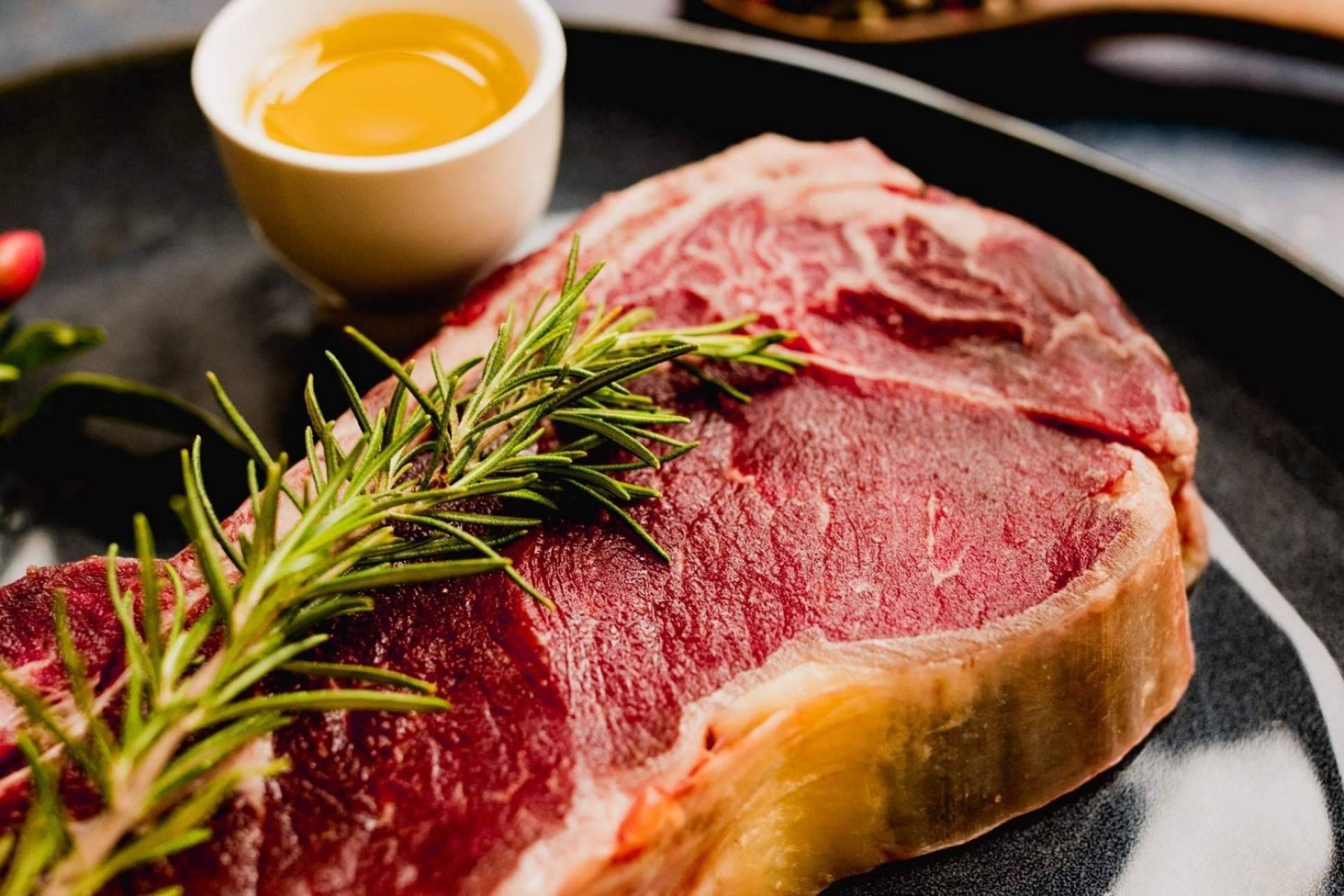 Sibbarita dispone de chuletón de vaca o bogavante azul de alta calidad