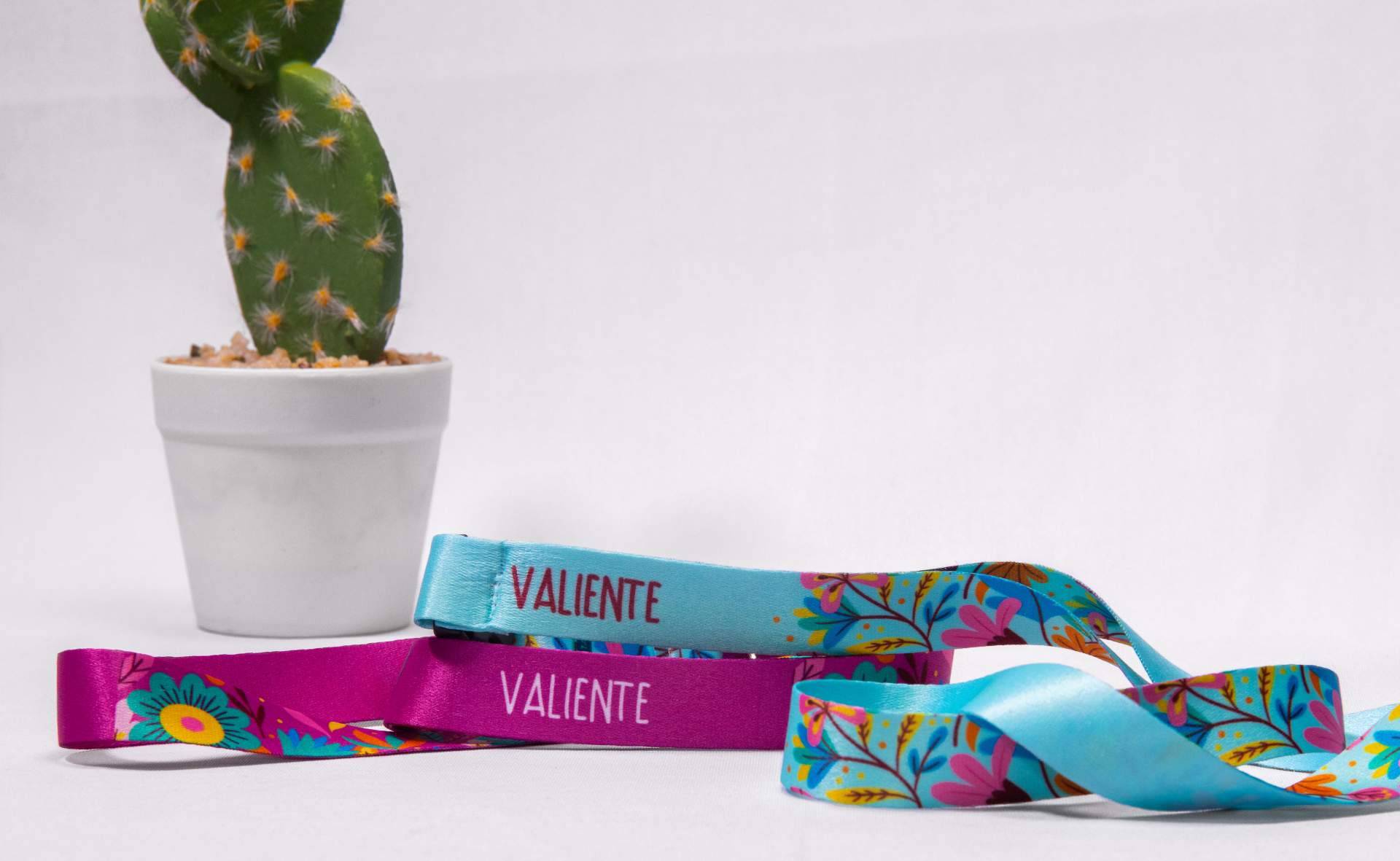 Los lanyards personalizados para regalos especiales de Presume y Punto