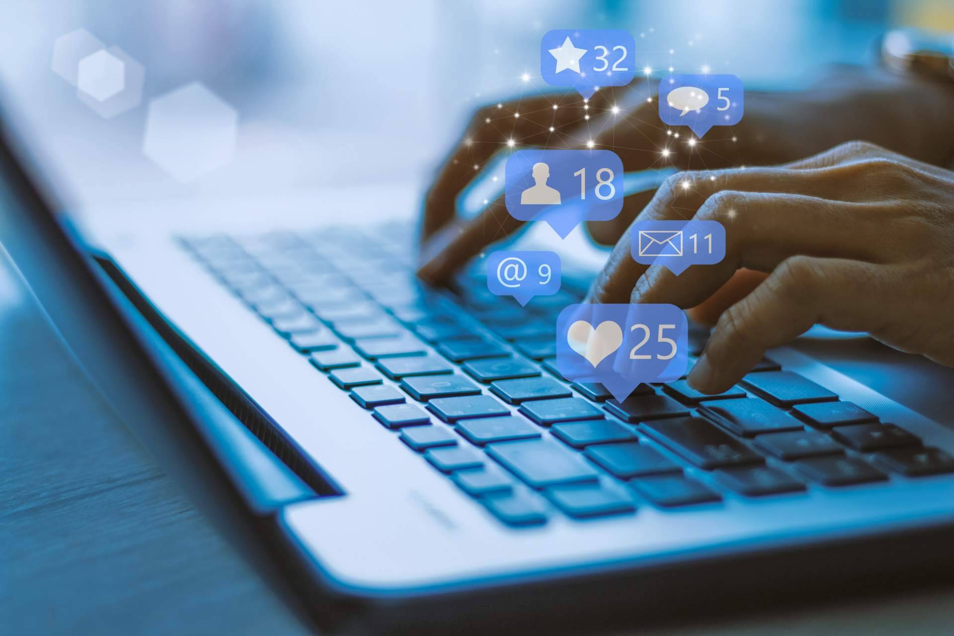 El experto Juan Benítez presenta las redes sociales como herramientas de marketing digital