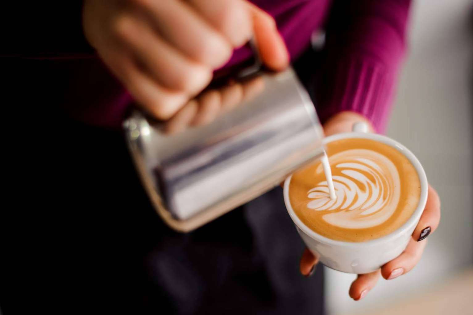 Cafetería Las Palmeras permite vivir la sensación única de desayunar en una cafetería local de Madrid