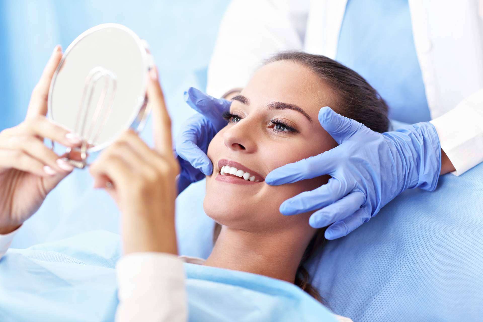 La Clínica Dental Helident explica los mejores cuidados para implantes dentales
