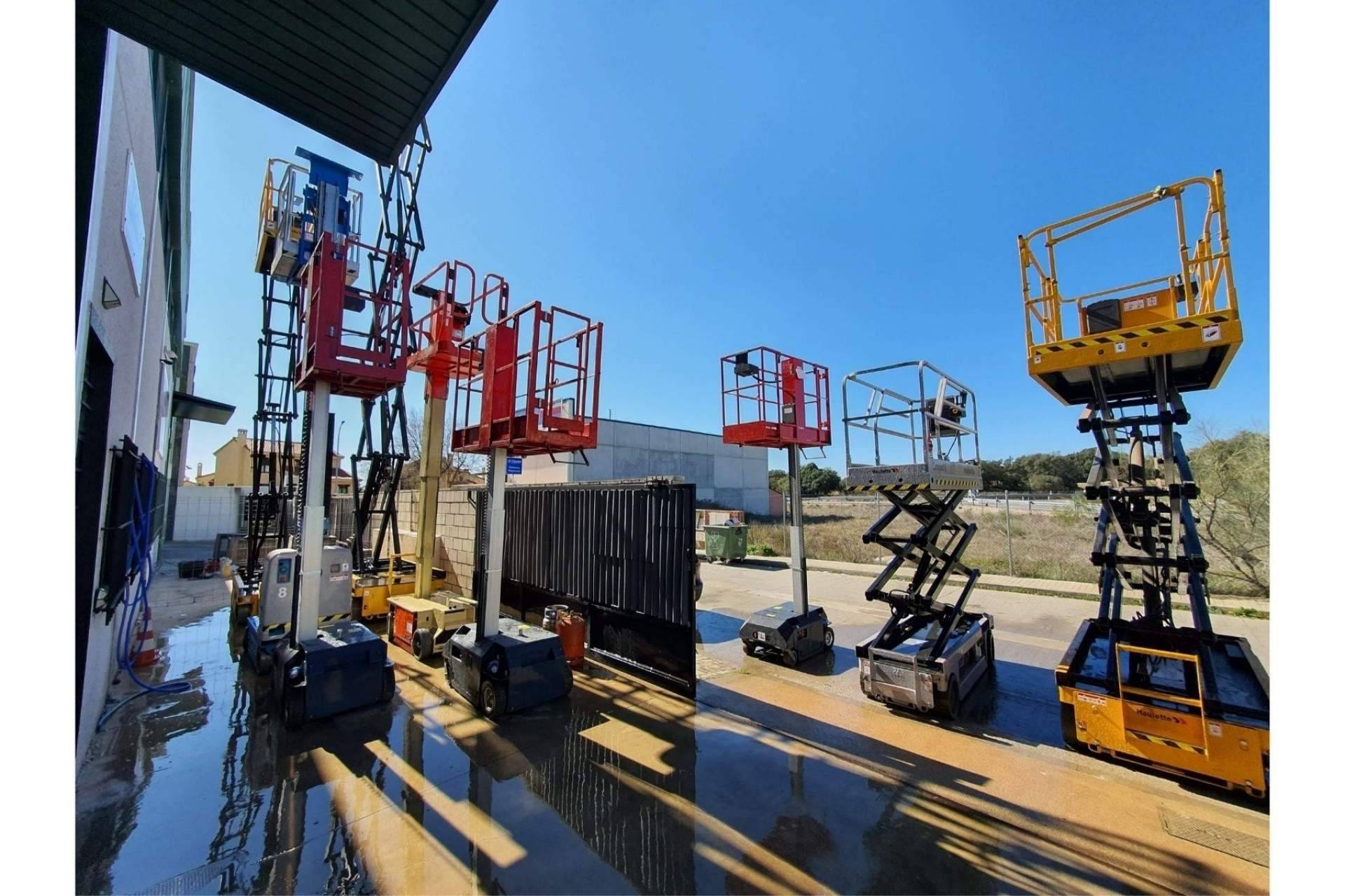 los beneficios de contar con una plataforma elevadora propia