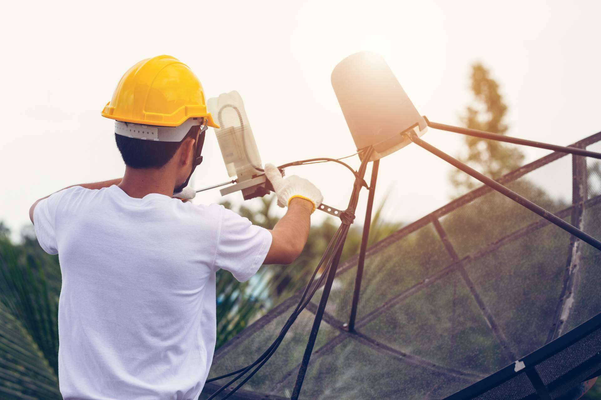 ¿Por qué contratar un antenista o instalador de antenas parabólicas profesional? Antenistas Valencia