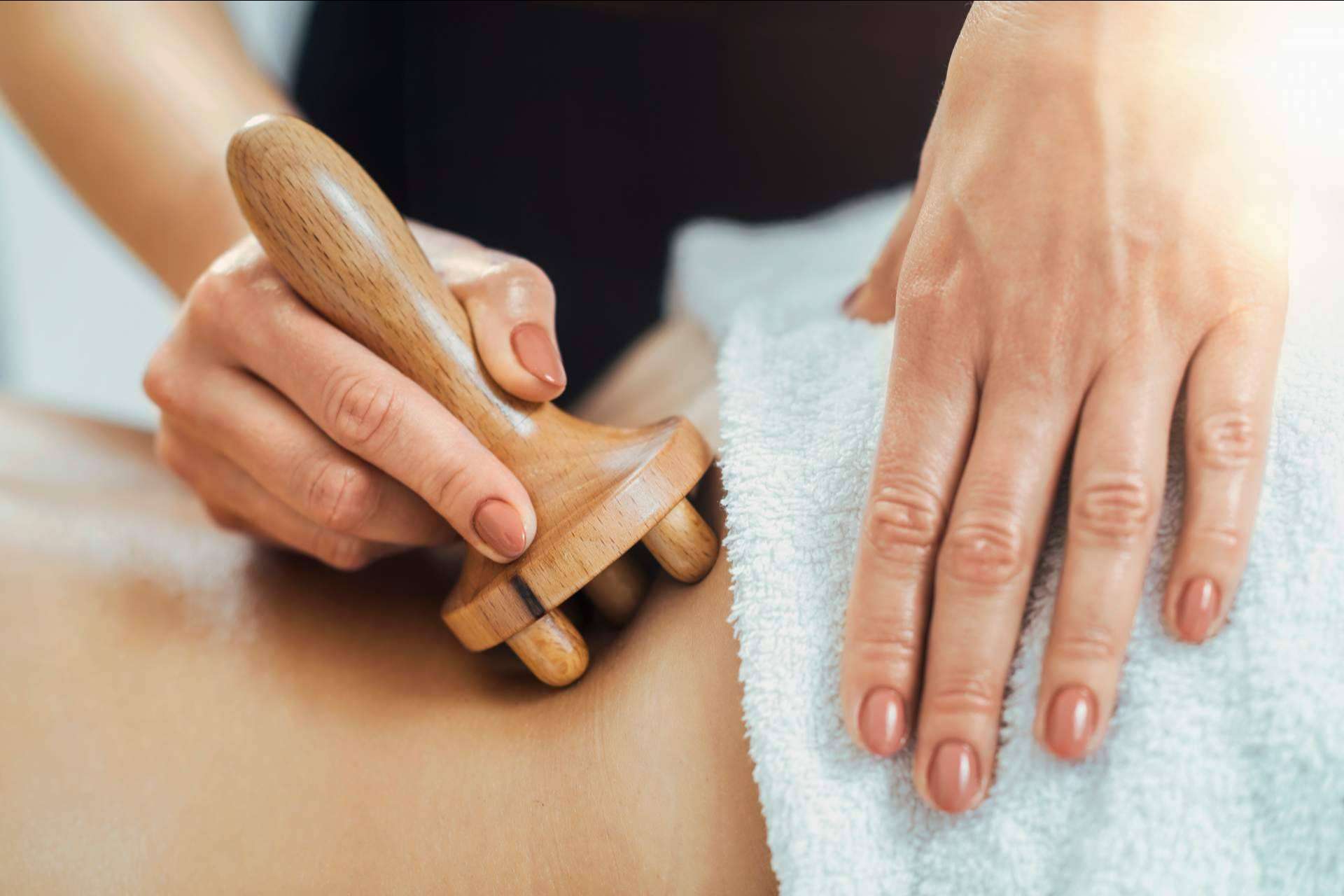 Reafirmar y modelar la figura con la maderoterapia de Crina Rus Beauty Center
